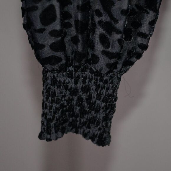 Maison Cinqcent Black Velvet Leopard Print Mock Neck Blouse Sz XS - Picture 7 of 8
